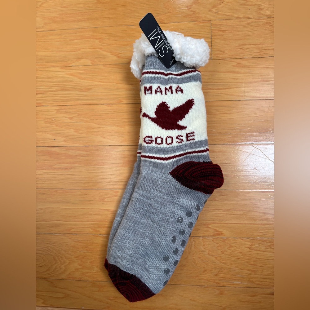 NWT women’s sock slippers “Mama Goose”